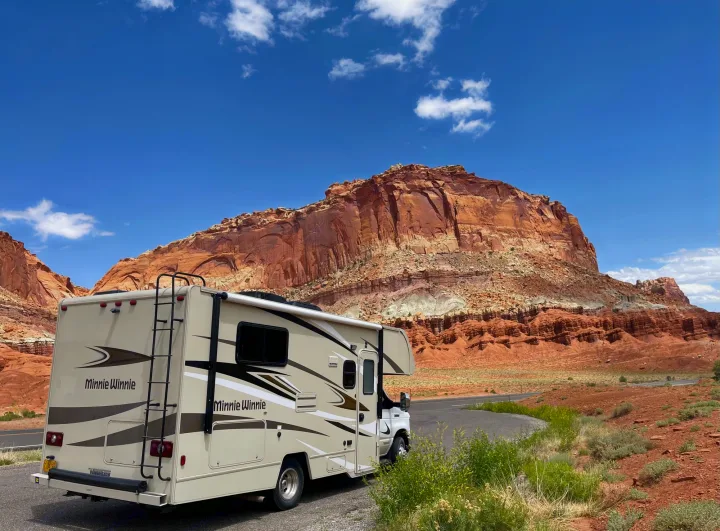 A Minnie Winnie RV rental awaits epic road trips among majestic red rock mountains and desert landscapes.. Winnebago Minnie Winnie 2020