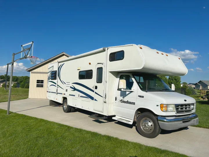 Coachmen Leprechaun 2002