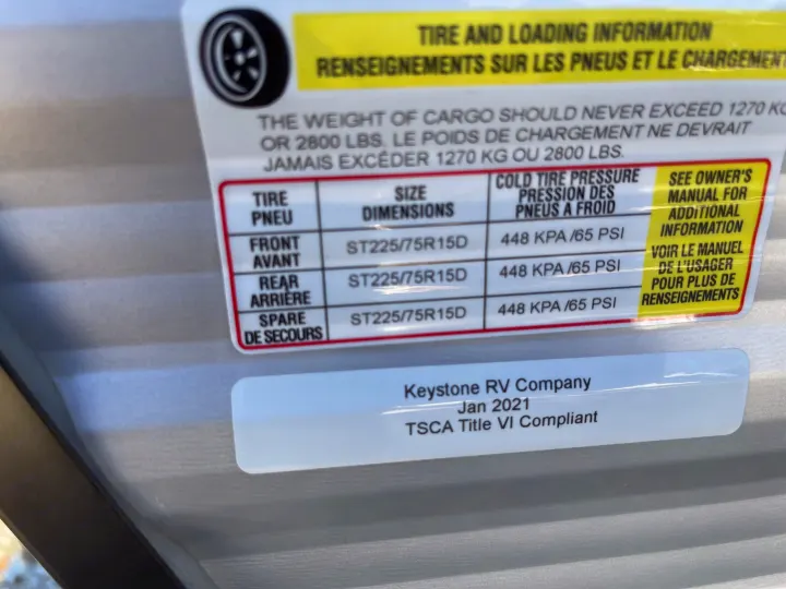 RV rental safety label shows tire pressure (65 PSI) & max cargo (2800 lbs). Keystone RV, Jan 2021.. Crossroads RV Zinger Lite 2021