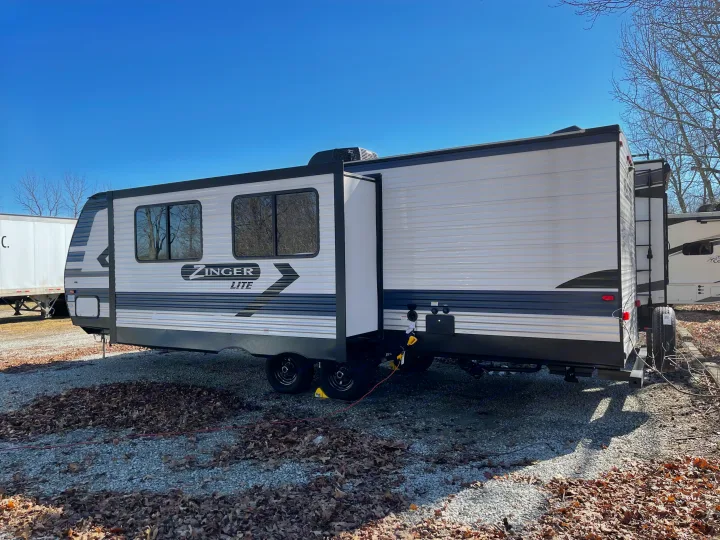 Spacious Zinger Lite RV rental with extended slide-out. Travel trailer ready for your next adventure.. Crossroads RV Zinger Lite 2021