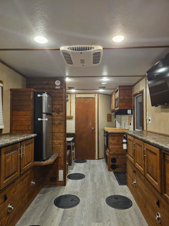 Ice Castle Fish Houses RV Limited 2020