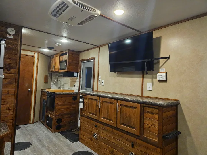 Ice Castle Fish Houses RV Limited 2020