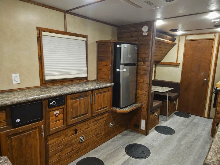 Ice Castle Fish Houses RV Limited 2020
