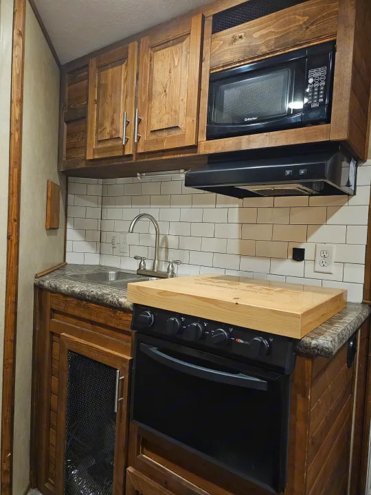 Ice Castle Fish Houses RV Limited 2020