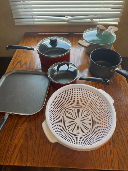 RV rental kitchen essentials: Various pots, pans, and a colander are ready for your culinary adventures.. Forest River Salem Cruise Lite 2017