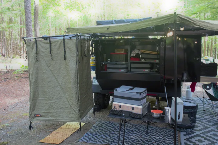 Campsite ready! This overlanding trailer, with an awning, shower tent, and camp gear, is ideal for an RV rental.. Off Grid Trailers Off Grid Trailers Trailer 2021
