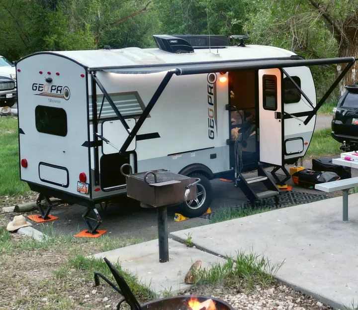 A compact GEO PRO travel trailer campsite setup, ideal for your next rv rental experience.. Forest River Rockwood Geo Pro 2018