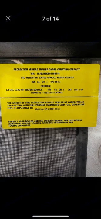 This RV rental cargo capacity sticker details VIN, max cargo (876 lbs), and dry weight (3624 lbs) for safe travel.. Jayco Jay Feather 2017