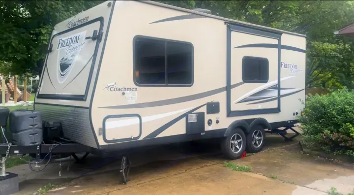Coachmen Freedom Express 2016