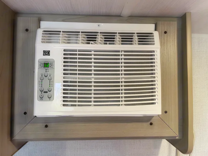 Stay cool in your RV rental with this integrated AC unit displaying 62°F. Essential climate control for your travels.. Keystone Springdale 1800BH 2024