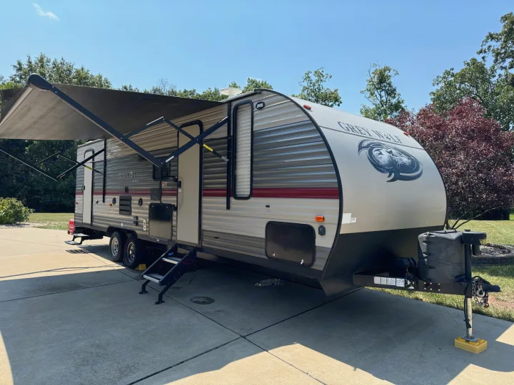 A Grey Wolf travel trailer, ready for your rv rental adventure. Awning extended for shade on a sunny day.. Forest River Cherokee Grey Wolf 2019