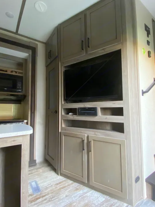 Experience comfort in this RV rental! Features a well-equipped entertainment center, ample storage, and kitchen.. Keystone Carbon 2020