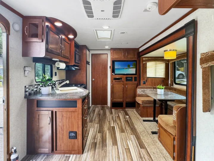 Enjoy this RV rental's well-appointed kitchen, comfortable dinette, and entertainment center.. Jayco Jay Flight 2014