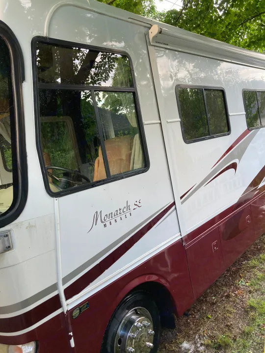Explore with this Monaco Monarch SE motorhome rv rental, featuring a distinctive white and maroon design.. Monaco Monarch SE 2006