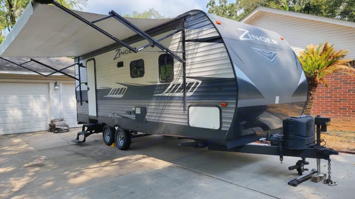 Crossroads RV Zinger 2018
