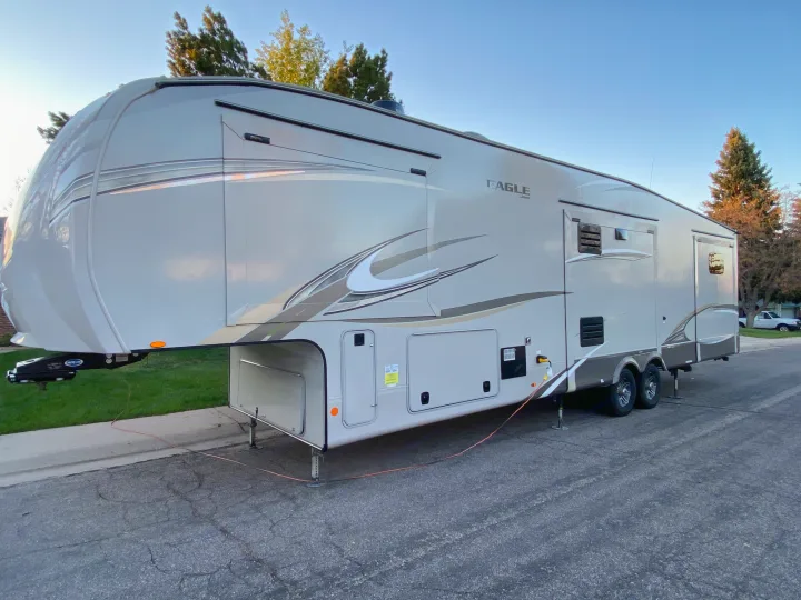 Spacious Jayco Eagle fifth-wheel RV, stabilized and ready for an rv rental getaway. Perfect for camping adventures.. Jayco Eagle 2020
