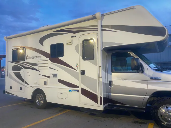 Adventurer Class C RV rental parked at dusk. This motorhome offers travel comfort and adventure readiness.. Adventurer Adventurer Motorhome 2017