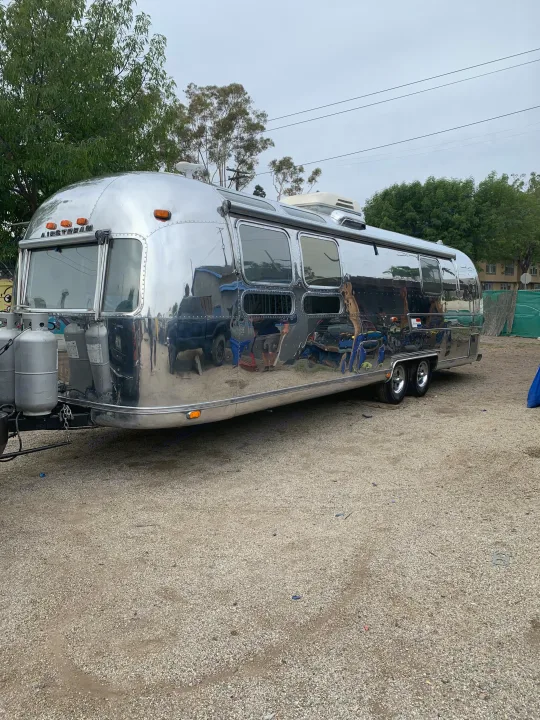 Airstream Land Yacht 1976