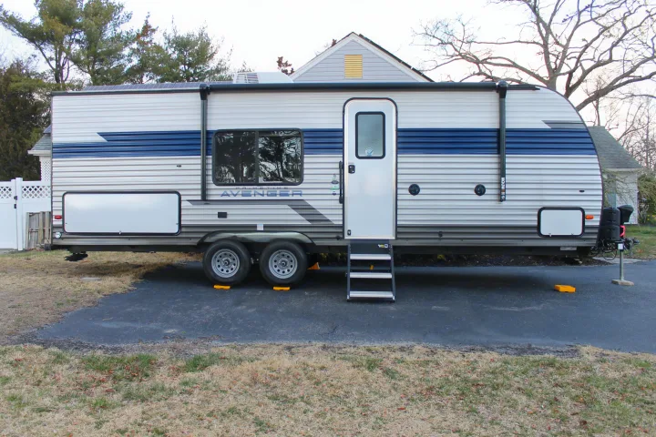 A modern travel trailer with solar panels, great for your next RV rental adventure.. Avenger 26BK 2022