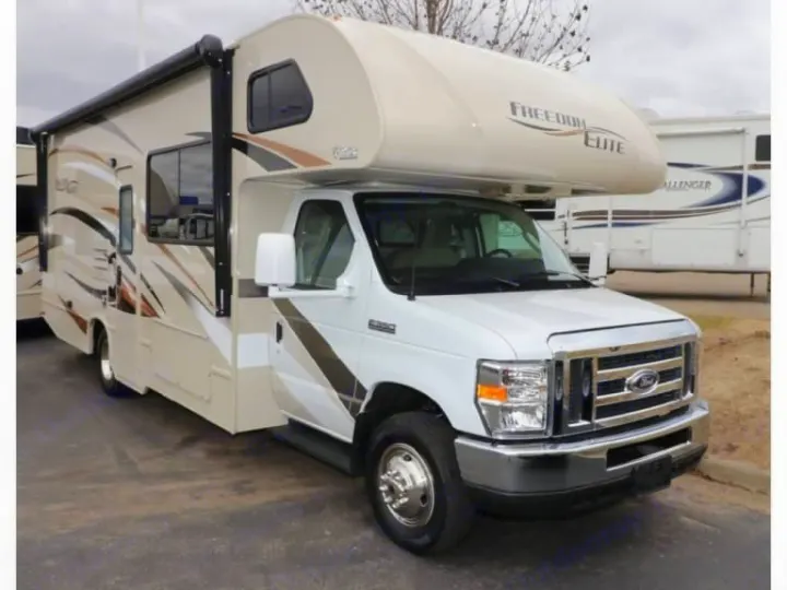 Spacious tan & white Class C Freedom Elite RV rental, ideal for road trips & family adventures.. Thor Freedom Elite 2017
