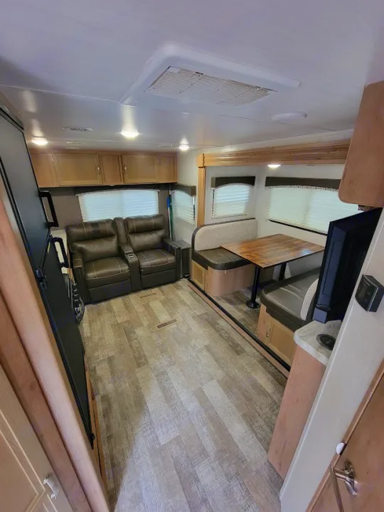 Experience comfort in this RV rental's modern interior. Features recliners, dinette, and stylish wood-look floor.. Winnebego Minnie Winnie 2020