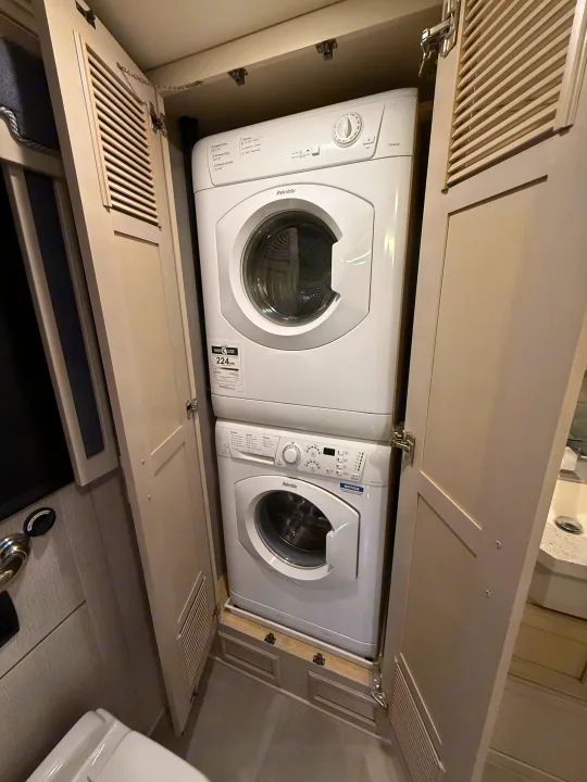 This RV rental includes a compact, stacked Splendide washer and dryer for convenient onboard laundry.. Newmar Ventana 2020