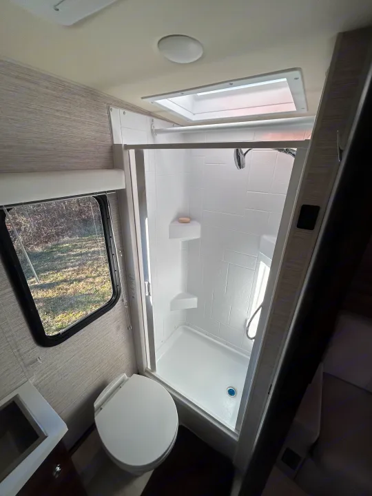 Winnebago Navion 2022