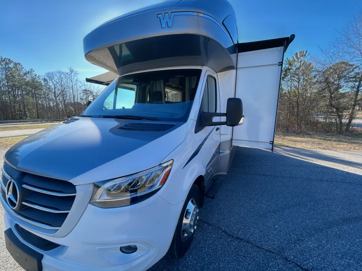 Winnebago Navion 2022