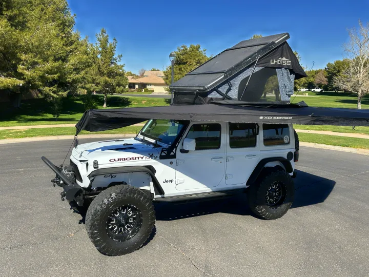 White Jeep Wrangler with Lhotse rooftop tent & awning. Perfect RV rental for off-grid camping adventures.. Jeep Overlander 2019