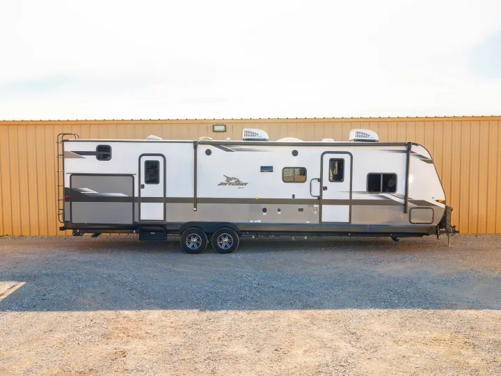 Explore this white and grey travel trailer, a spacious recreational vehicle ideal for your next RV rental adventure.. Jayco Jayflight 32BHDS.G 2022