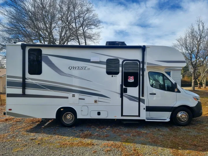White QWEST SE 24 L motorhome, great for RV rental adventures. Fully equipped camper for comfortable travel.. Entegra Qwest SE 2025 Qwest 2025 Mercdes-Benz 2025