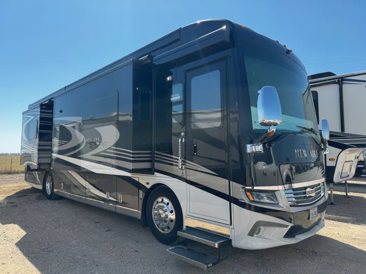 Luxury Newmar New Aire motorhome, perfect for your next rv rental adventure. Spacious and stylish travel awaits.. New Aire New Aire Motorhome 2020