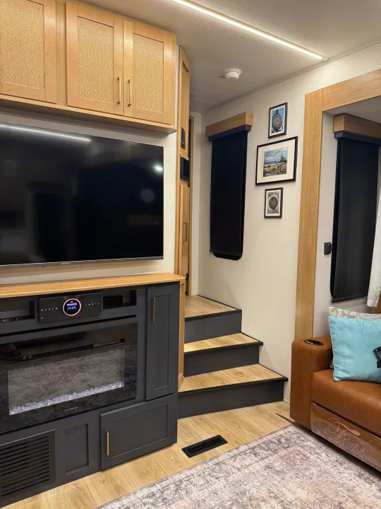 Enjoy this sleek RV rental! Features a stylish living space with TV, JBL audio, electric fireplace, and plush Thomas Payne furniture.. Heartland Cyclone 2025