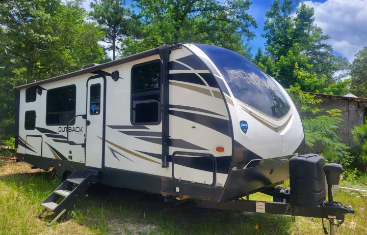 Explore the outdoors! This modern white and black Outback Ultralite travel trailer is an excellent rv rental option.. Keystone Outback 2021