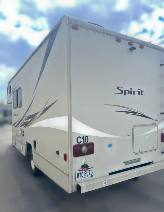 Rear view of a beige Winnebago Spirit C10 RV, ready for an rv rental adventure. Features Ohio license plate & backup camera.. Winnebago Spirit 22R 2016