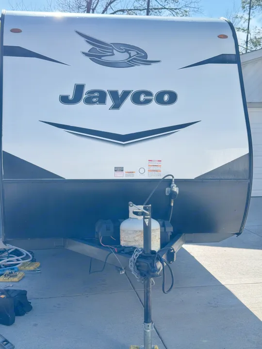 Jayco RV rental: Front view of a white and black travel trailer with propane tank and hitch.. Jayco Jay Flight SLX 2022