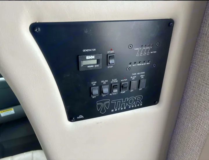 RV rental control panel: Generator, tank levels, battery, water pump, and slide-out switches for Thor Motor Coach.. Thor Chateau Sprinter 2018
