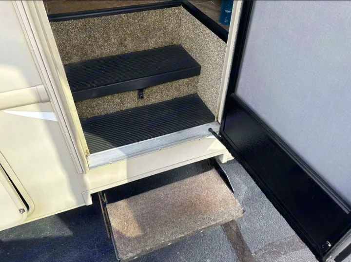 RV rental entry with three steps: two interior with black ribbed mats, one carpeted exterior step.. Thor Chateau Sprinter 2018