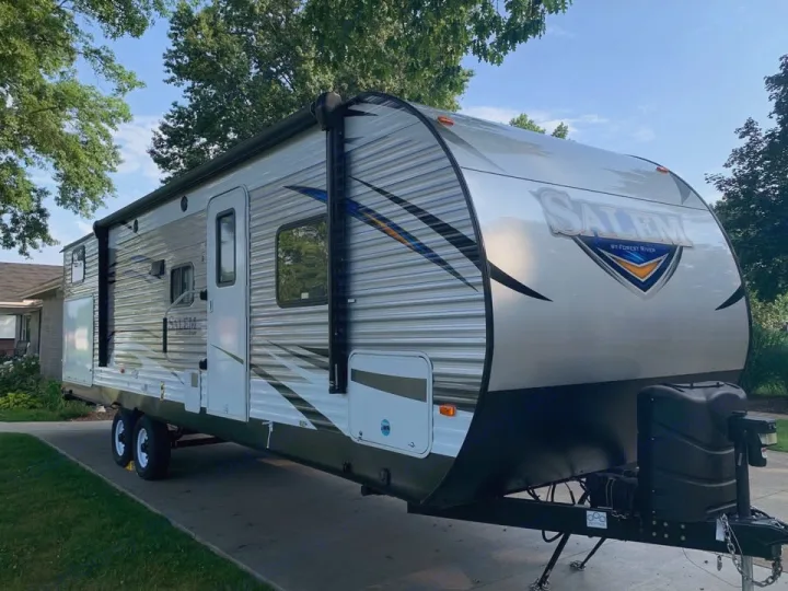 Experience the outdoors! This clean, silver Salem travel trailer, ideal for an RV rental, awaits your camping adventure.. Forest River Salem 2018
