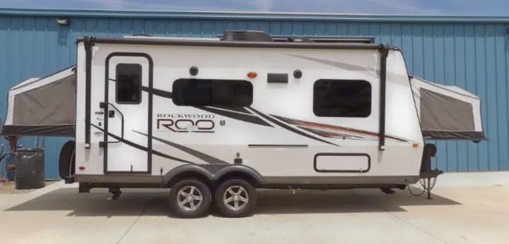 White Rockwood Roo hybrid travel trailer (RV) with pop-out tents, ideal for an rv rental adventure.. Rockwood Roo19 2022