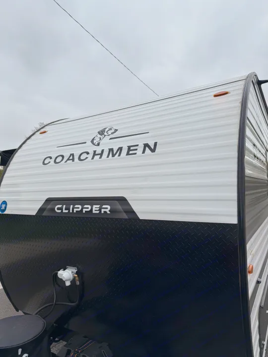 This Coachmen Clipper travel trailer, with its white exterior and black diamond plate, is perfect for an rv rental adventure.. Coachmen Clipper 17CBH 2025