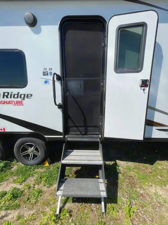 Open RV rental with steps down, showing the main entry door and screen. Ready for your adventure!. Starcraft Autumn Ridge 2023