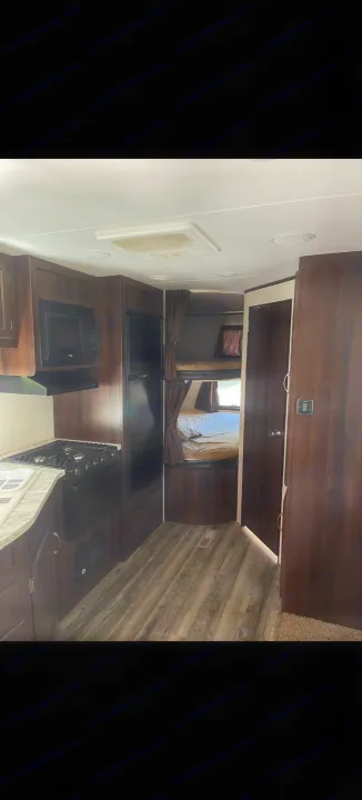 RV rental interior: Spacious kitchen, cozy bunk beds, & comfy bedroom. Ideal for family camping trips.. Jayco Jay Flight 2018