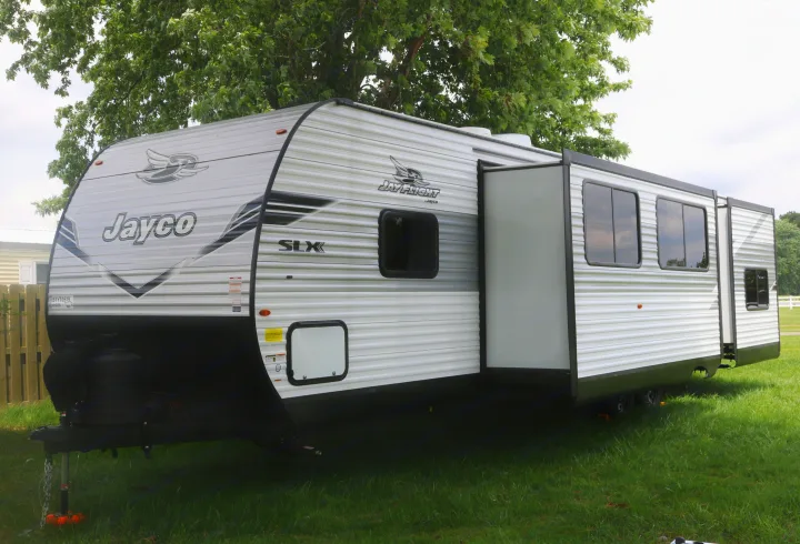 White Jayco Jay Flight SLX travel trailer with its slide-out extended, ready for your next RV rental adventure.. 1UJBC0BT8S1YT0519 321BDS 2025