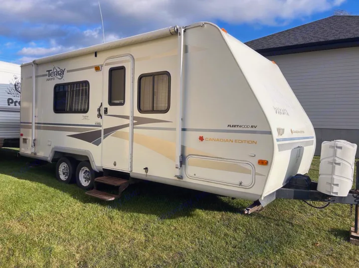 Beige Terry Dakota Fleetwood RV Canadian Edition travel trailer, ready for your next rv rental adventure.. Terry Dakota 722F 2004