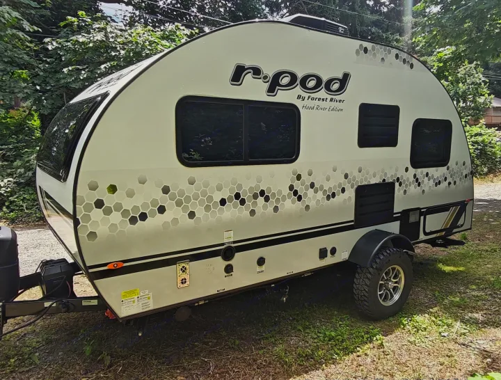 Experience adventure with this r-pod Hood River Edition travel trailer, perfect for rv rental, parked outdoors.. Forest River R-Pod 2023