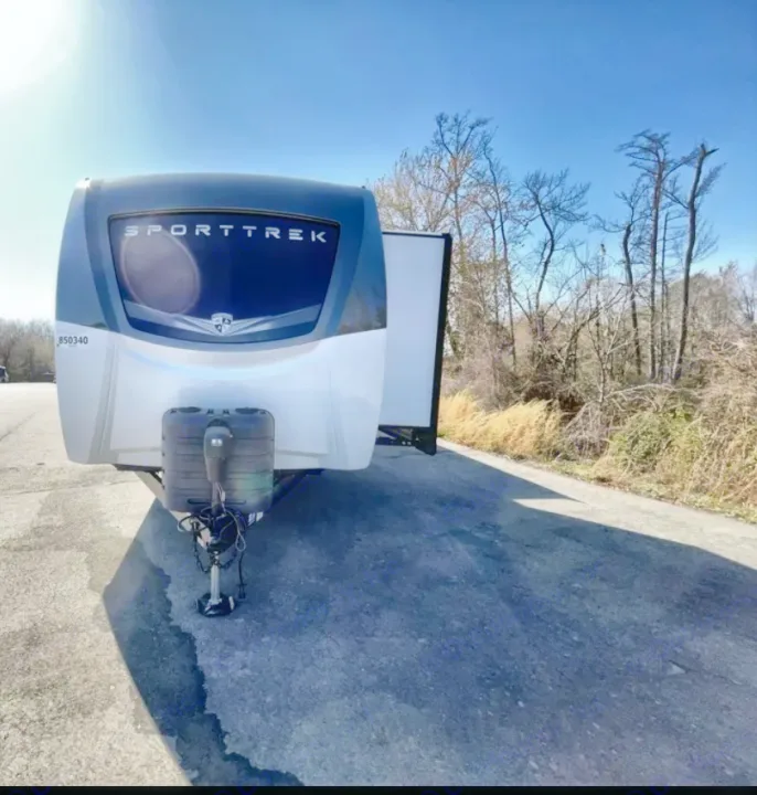 SportTrek travel trailer, front view. This RV rental is ready for your next adventure outdoors.. Venture Rv SPORTTREK TOURING EDITION 2025