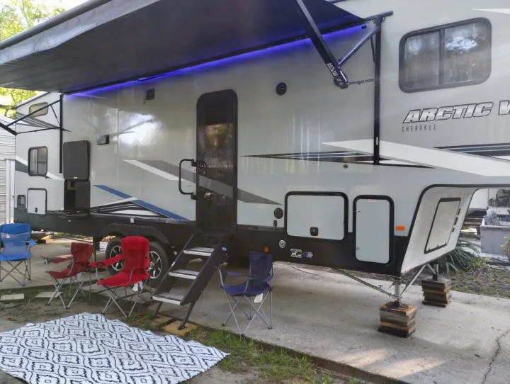 Spacious RV rental set up for outdoor living with awning & blue LEDs. Perfect for your next trip!. Forest River Cherokee Arctic Wolf 2021