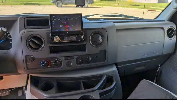 RV rental van dashboard: detailed view of the digital radio (96.3 MHz), climate controls, and Ford E-Series panel.. Forest River Coachmen Freelander 2021