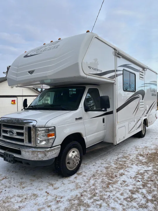 White Fleetwood Tioga Montara RV, ready for your next rv rental adventure. Parked on snowy ground, this motorhome is ideal for winter.. Tioga Montara 2012